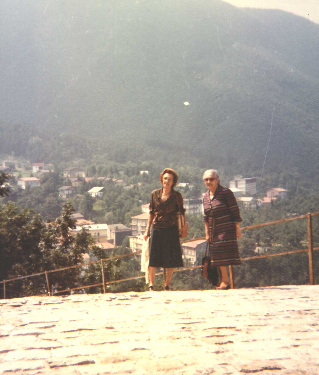 linda-gita2.jpg (110701 byte)
